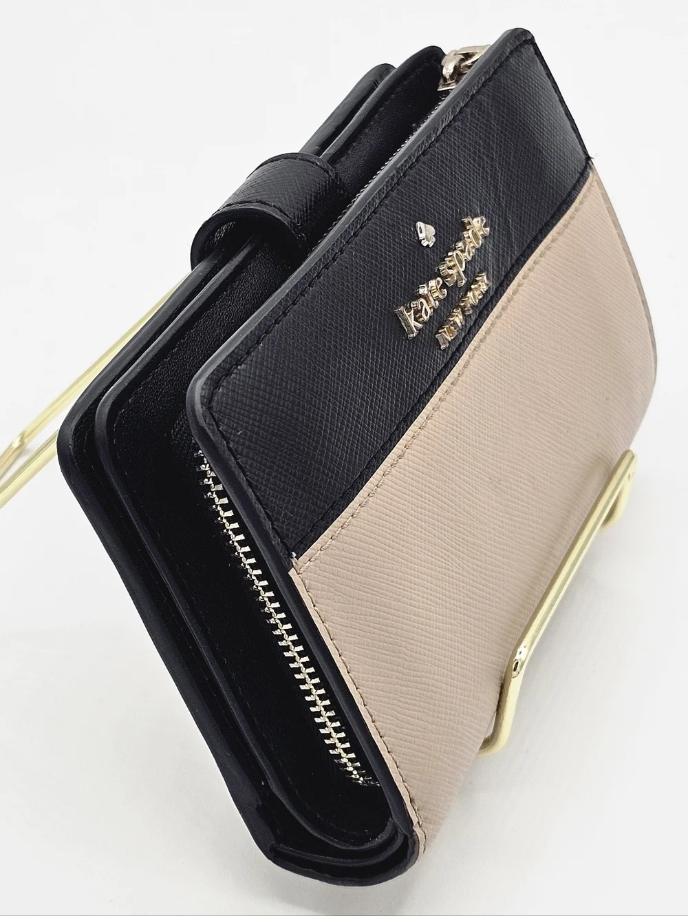 KATE SPADE Black and Beige Colorblock Compact Pebbled Leather‎ Wallet